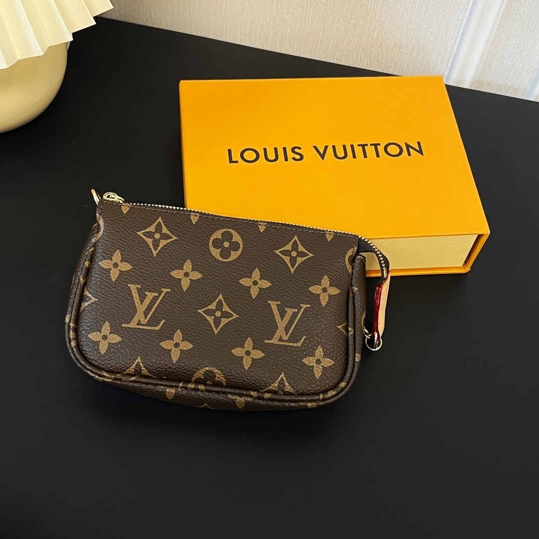 LV Pochette Accessoires 4106U 