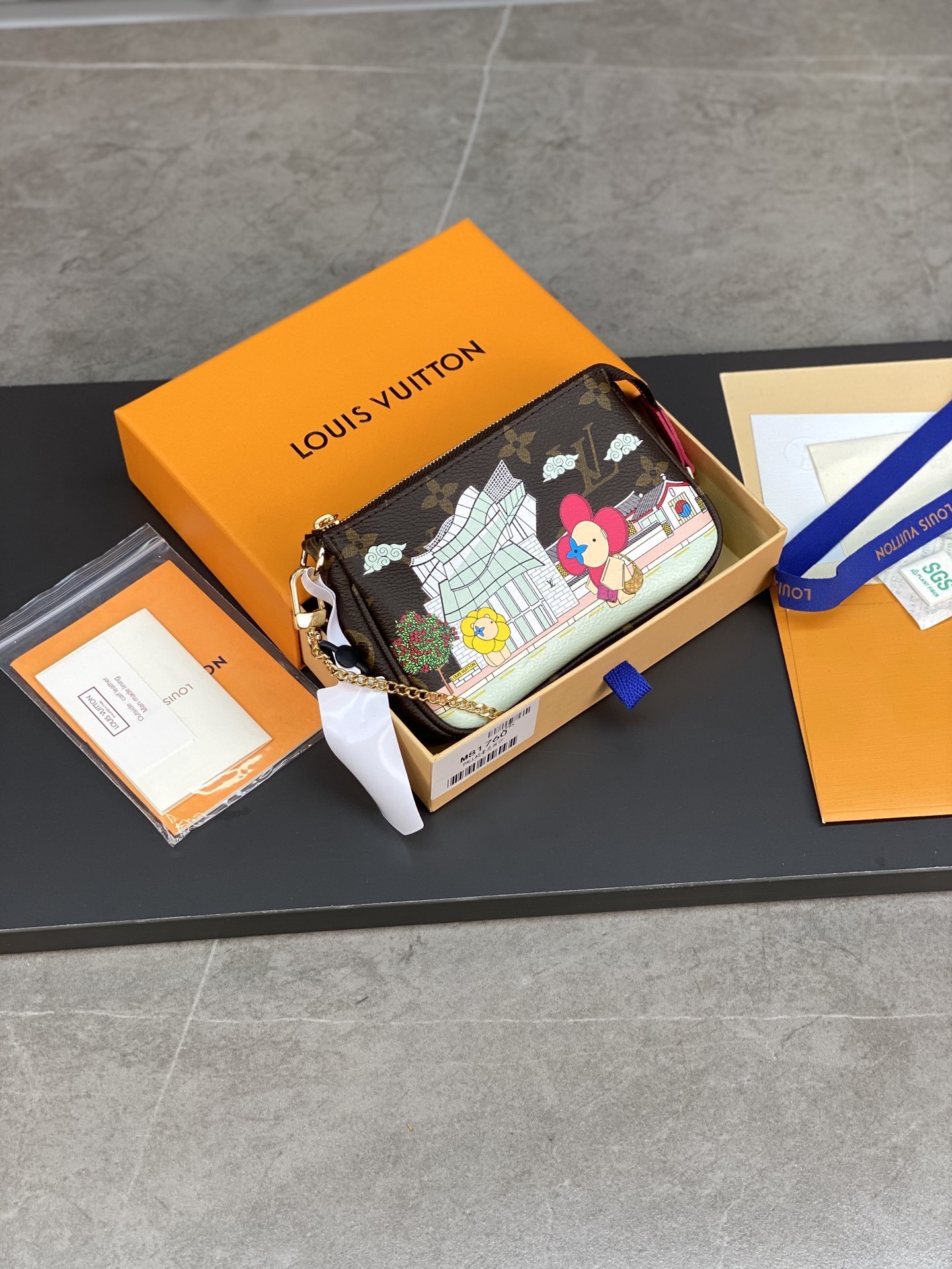 LV Pochette Accessoires 4106U 