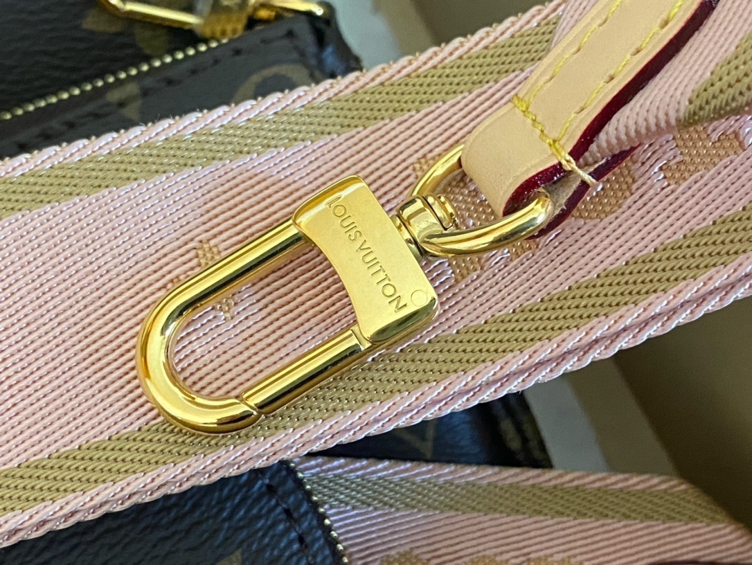 LV Pochette Accessoires 4106U 