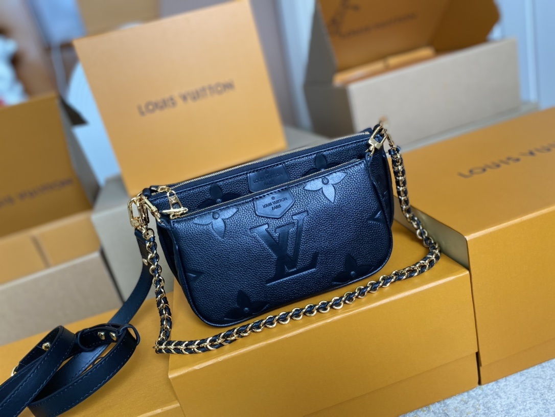 LV Pochette Accessoires 4106U 