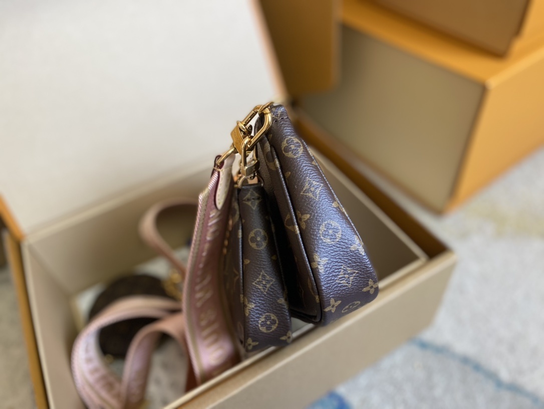 LV Pochette Accessoires 4106U 