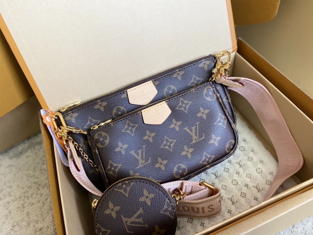 LV Pochette Accessoires 4106U 