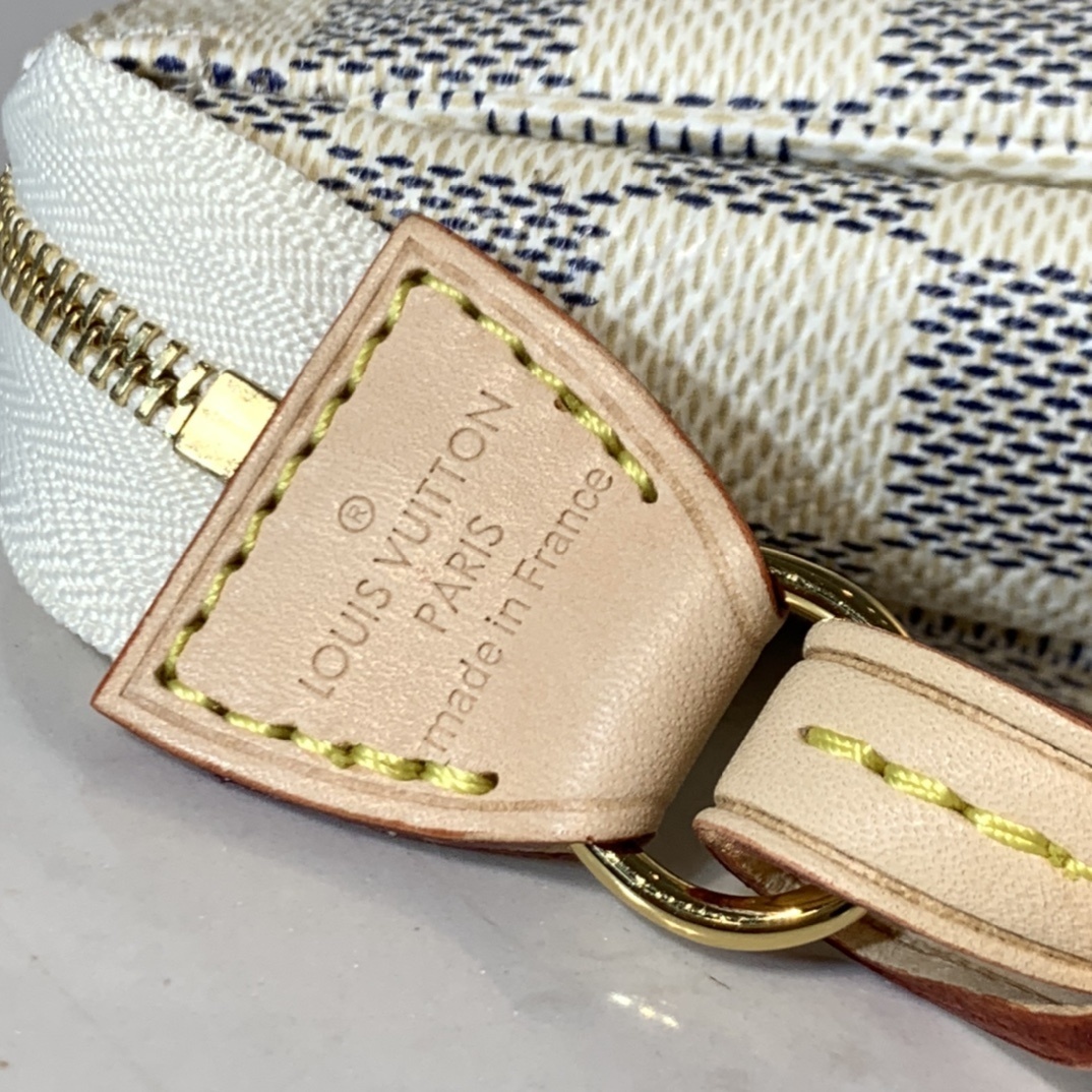 LV POCHETTE ACCESSOIRES M40712