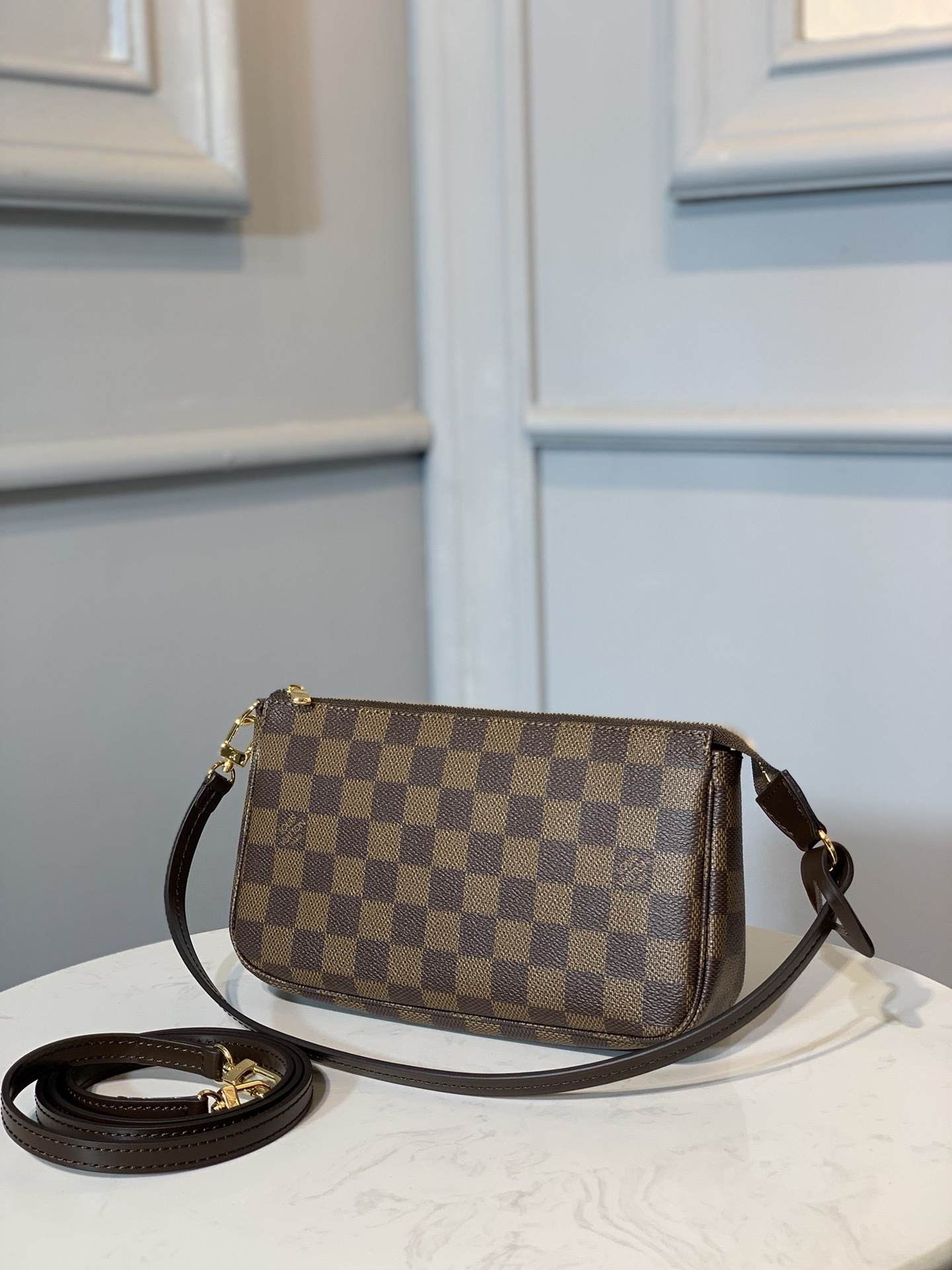 LV POCHETTE ACCESSOIRES M40712