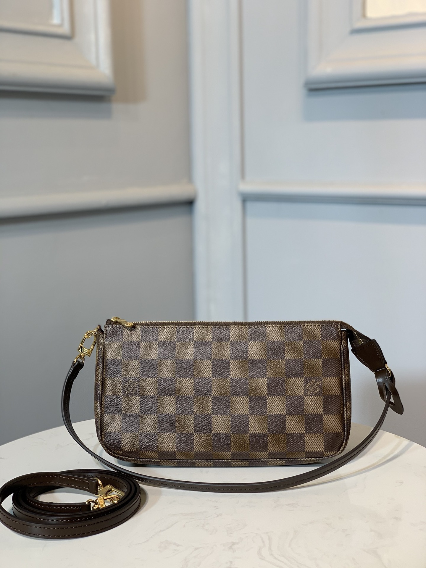 LV POCHETTE ACCESSOIRES M40712