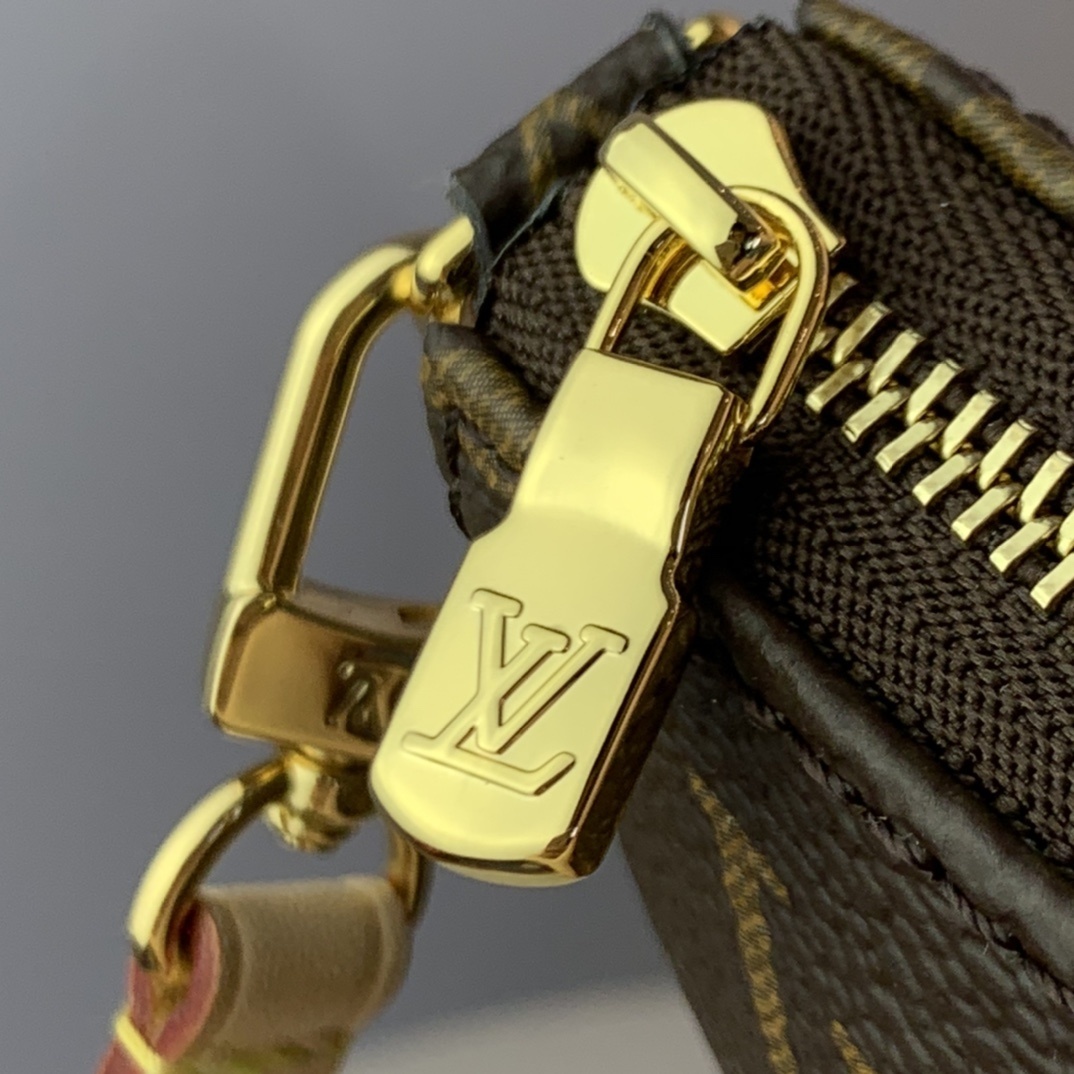 LV POCHETTE ACCESSOIRES M40712