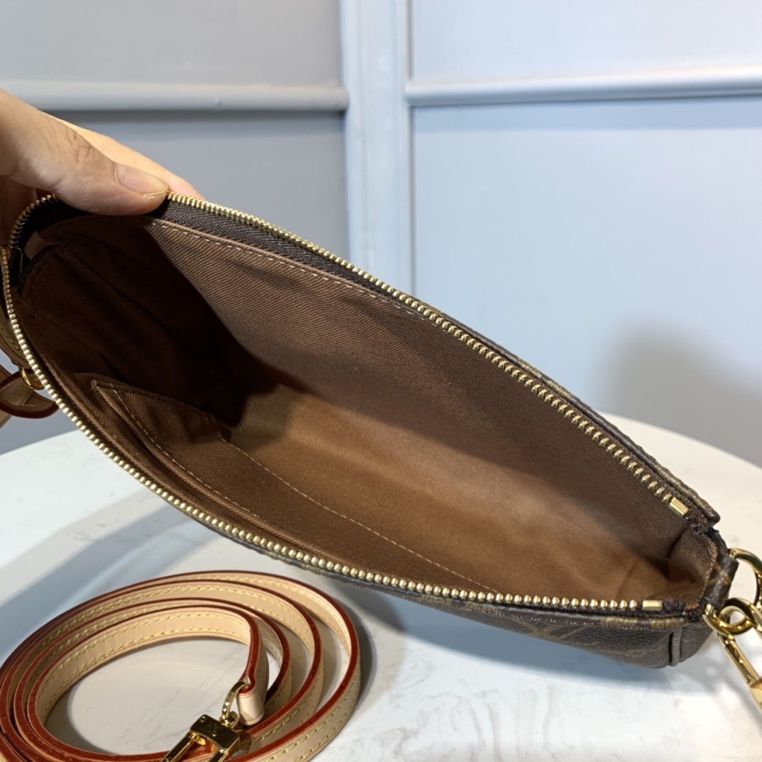 LV POCHETTE ACCESSOIRES M40712