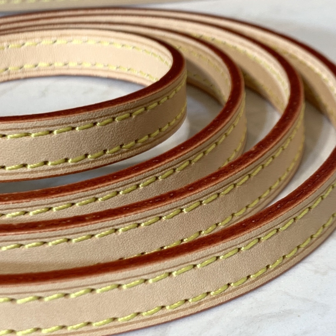 LV POCHETTE ACCESSOIRES M40712