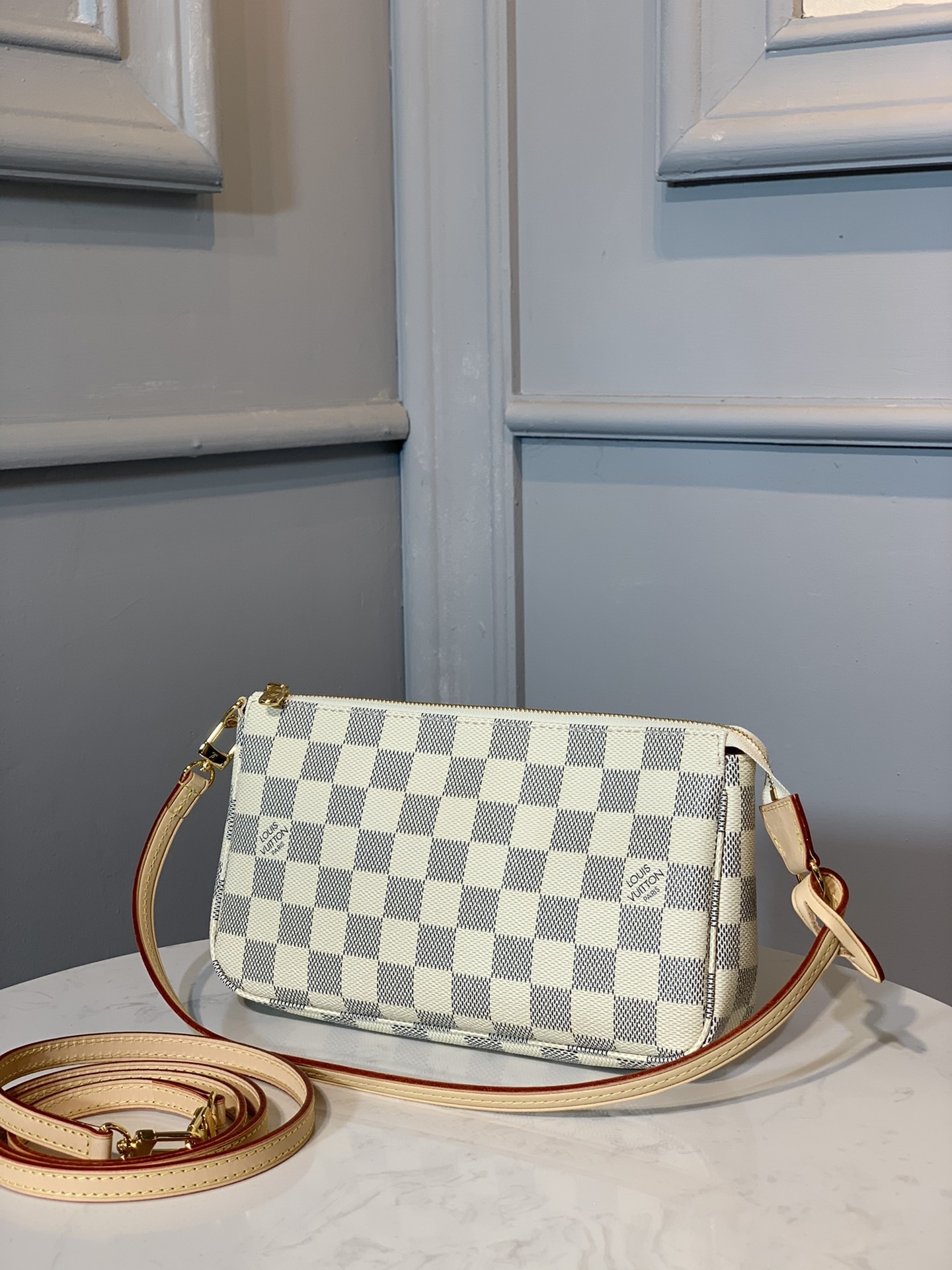LV POCHETTE ACCESSOIRES M40712
