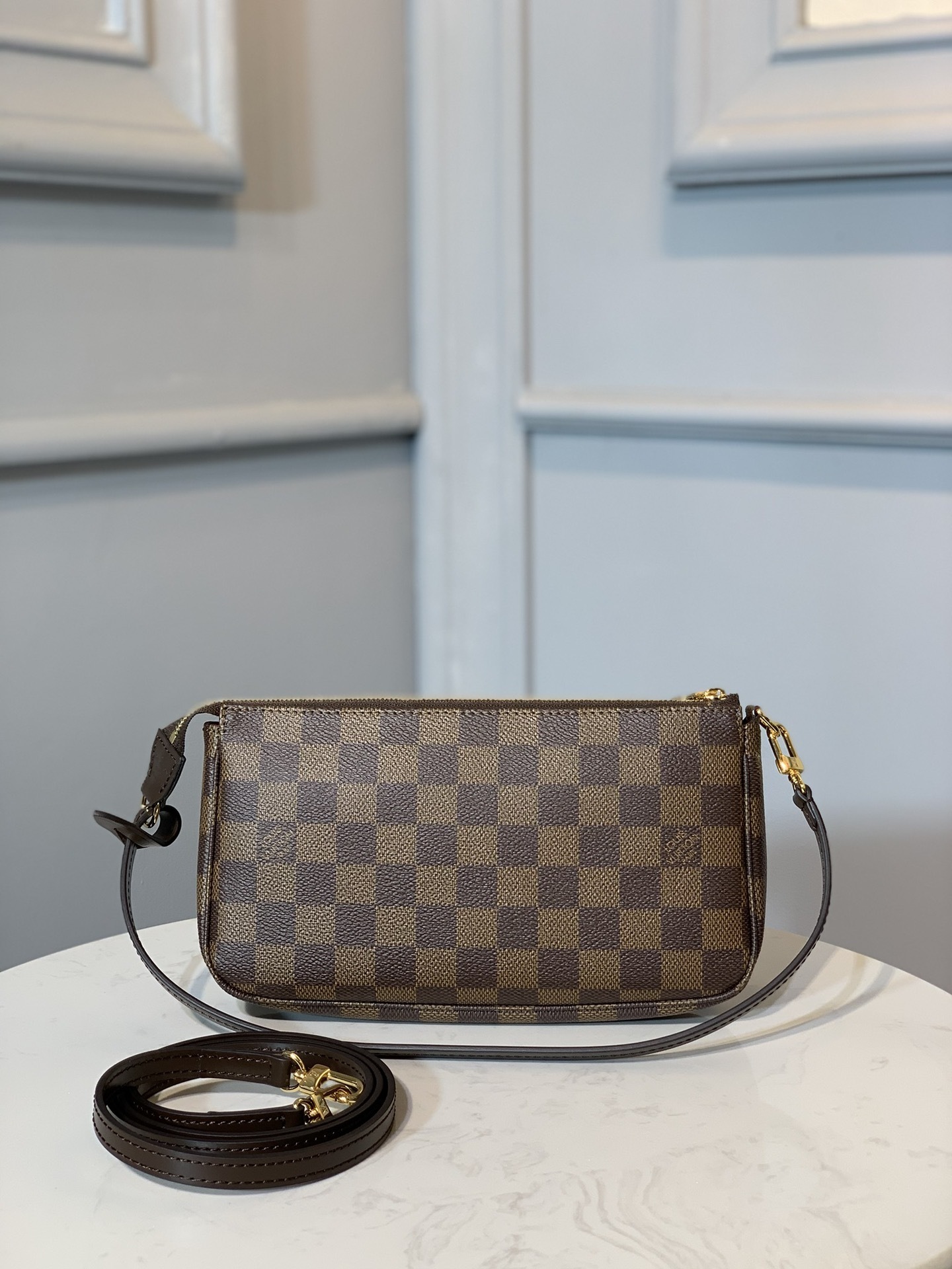 LV POCHETTE ACCESSOIRES M40712