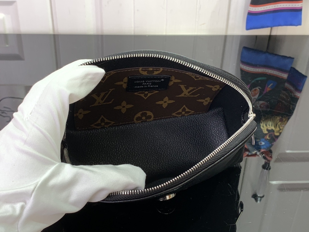 LV Pochette Cosm??tique M15206 