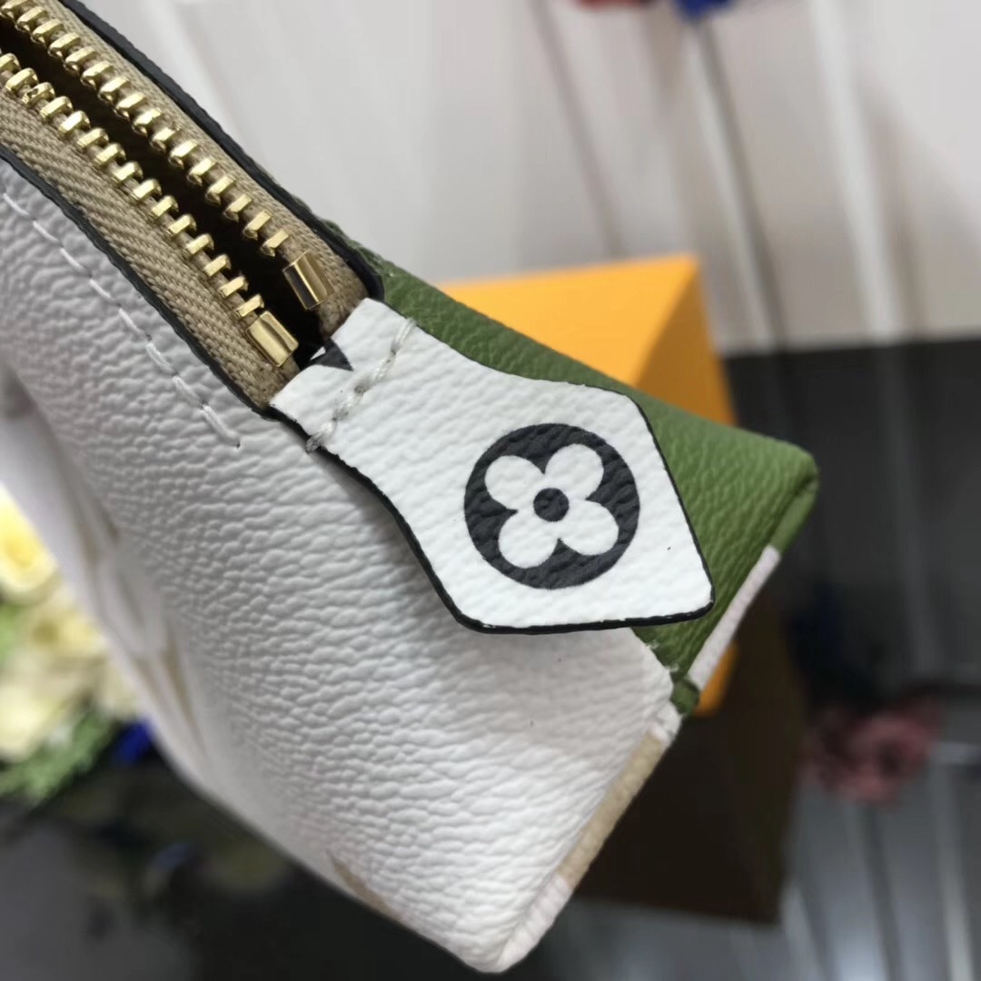 LV POCHETTE COSME XL M67693 