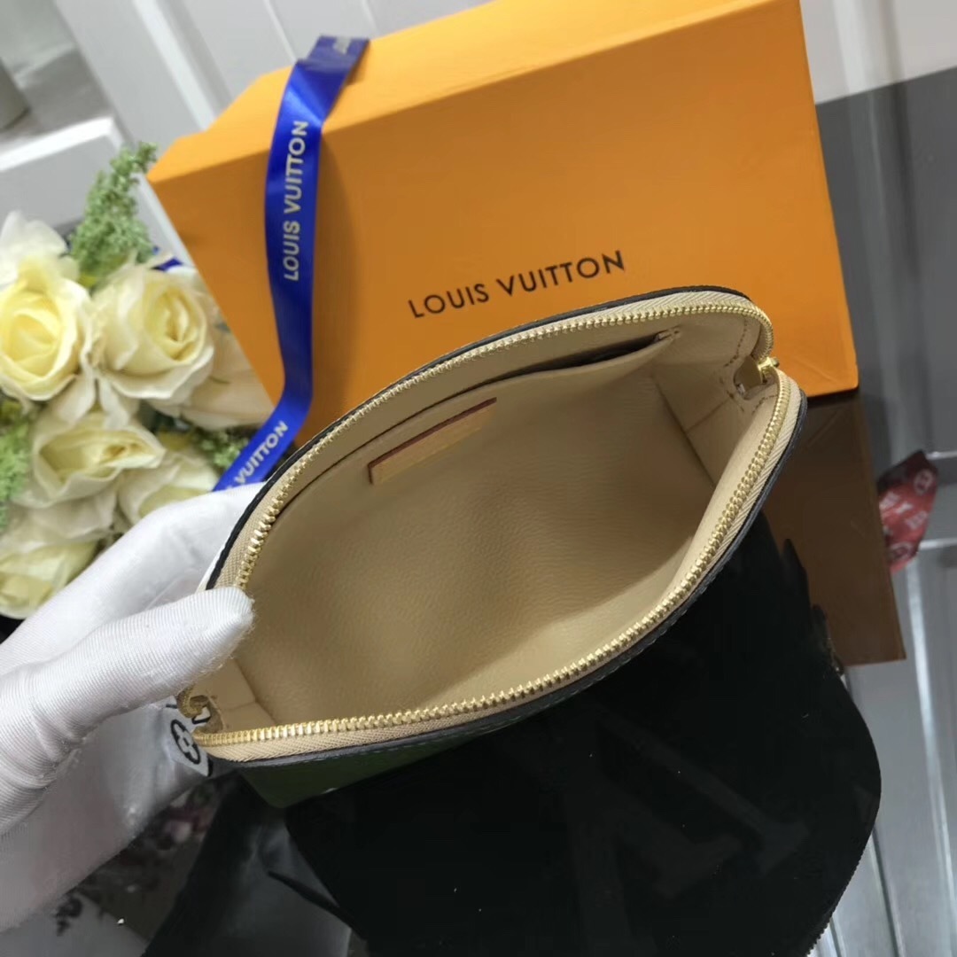 LV POCHETTE COSME XL M67693 