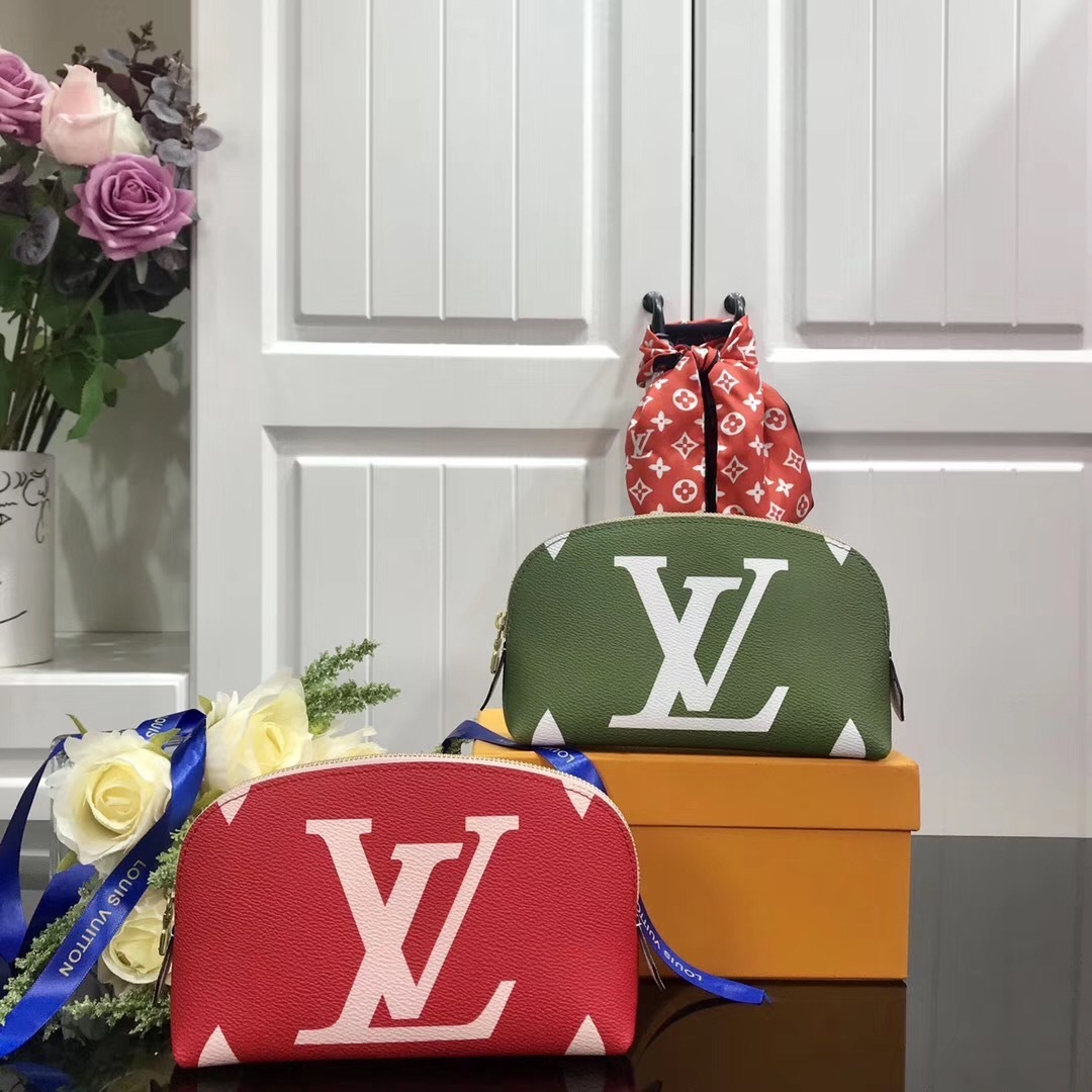 LV POCHETTE COSME XL M67693 