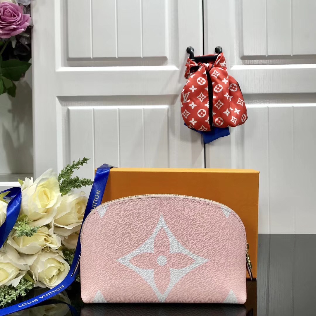 LV POCHETTE COSME XL M67693 