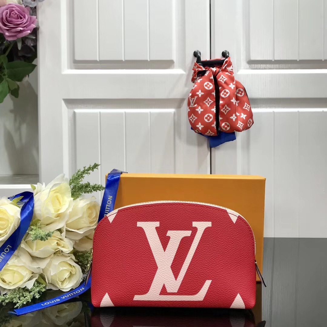 LV POCHETTE COSME XL M67693