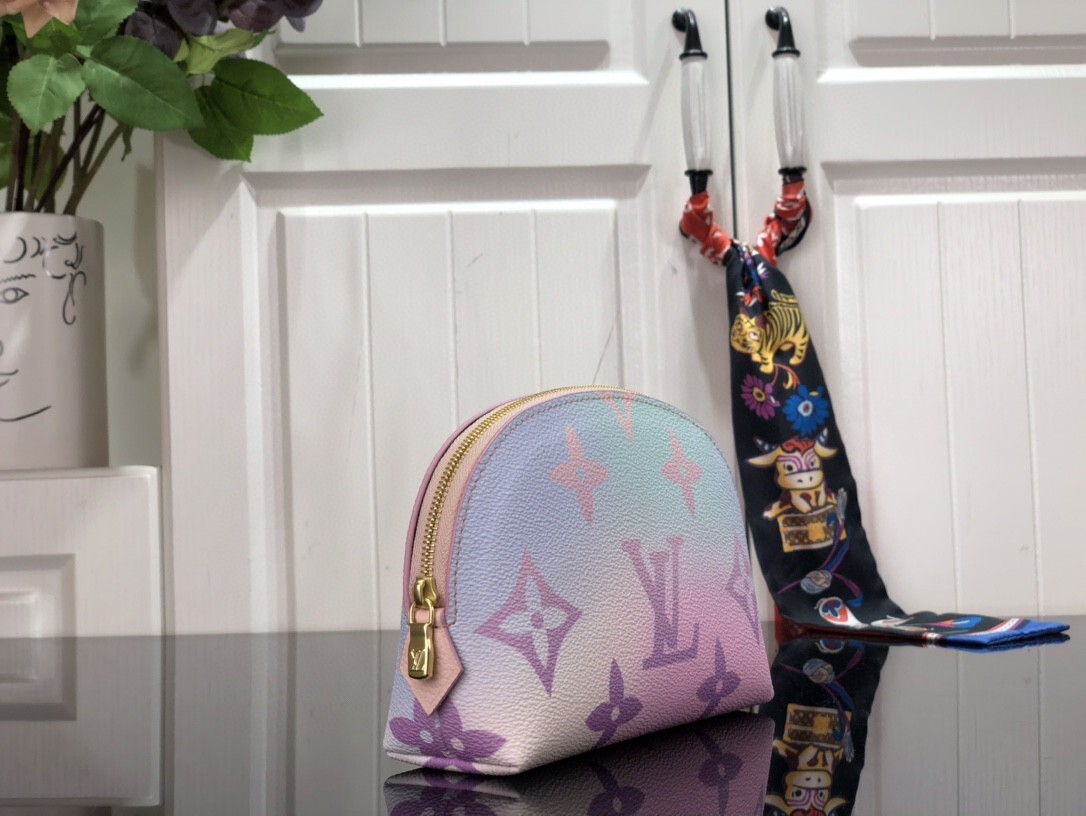 LV POCHETTE COSMETIQUE M59944 