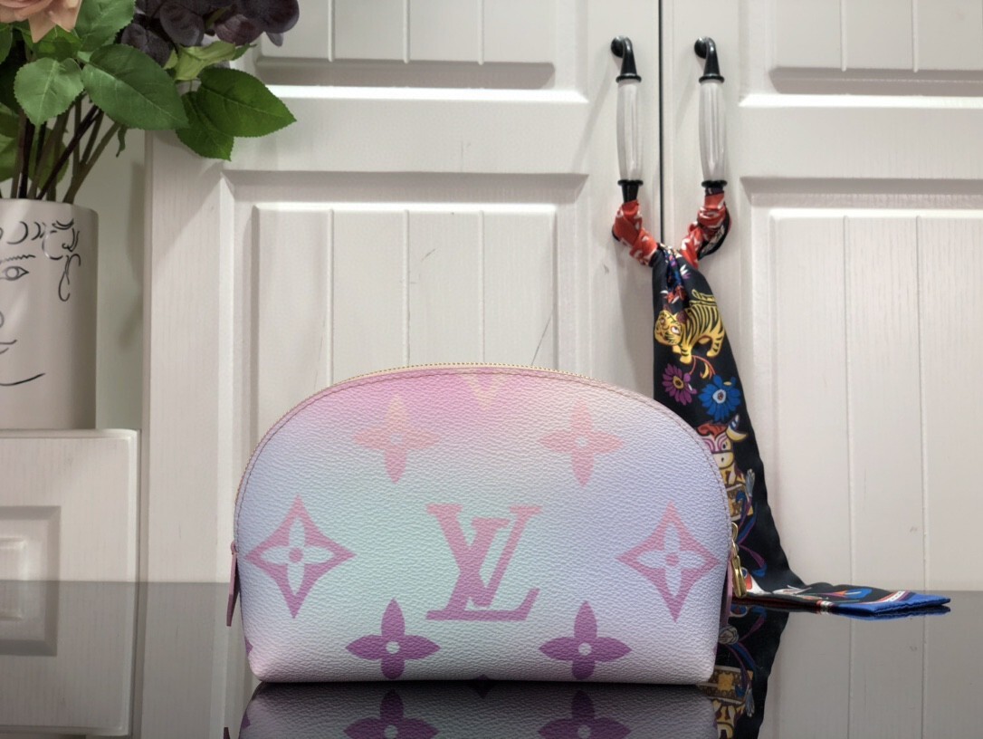 LV POCHETTE COSMETIQUE M59944 