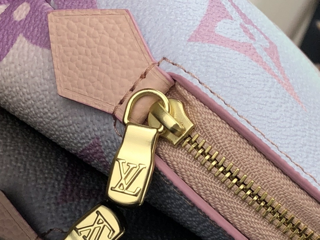 LV POCHETTE COSMETIQUE M59944 