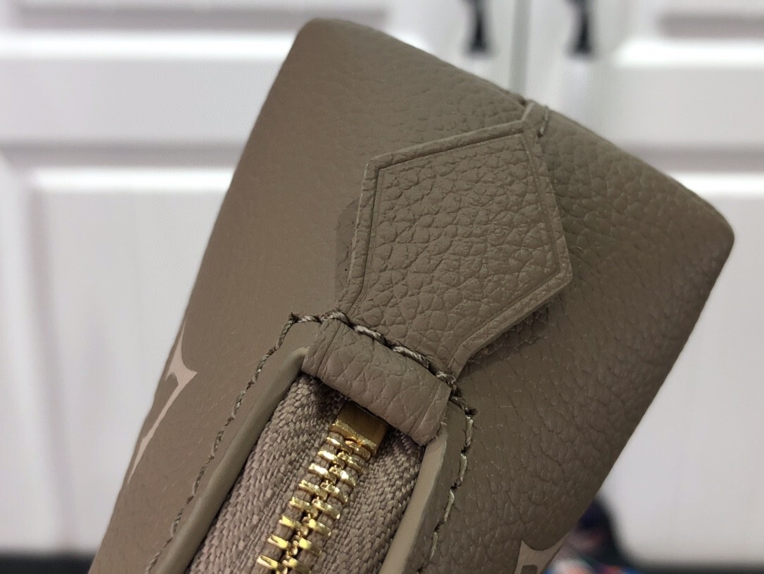 LV POCHETTE COSMETIQUE PM M59086 