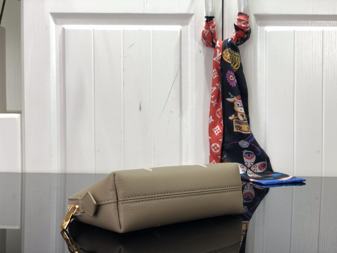 LV POCHETTE COSMETIQUE PM M59086 