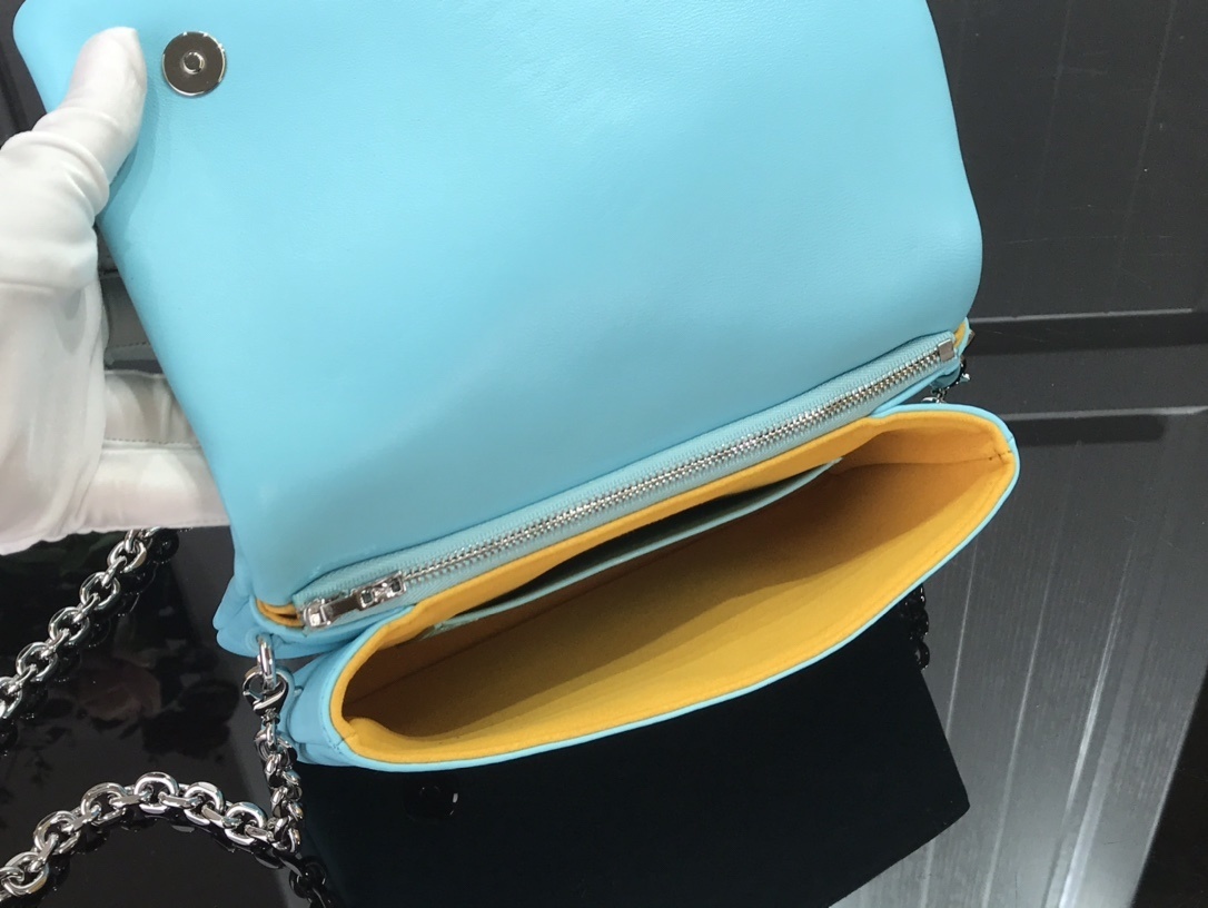 LV POCHETTE COUSSIN M80742 