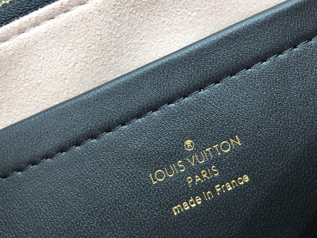LV POCHETTE COUSSIN M80742 