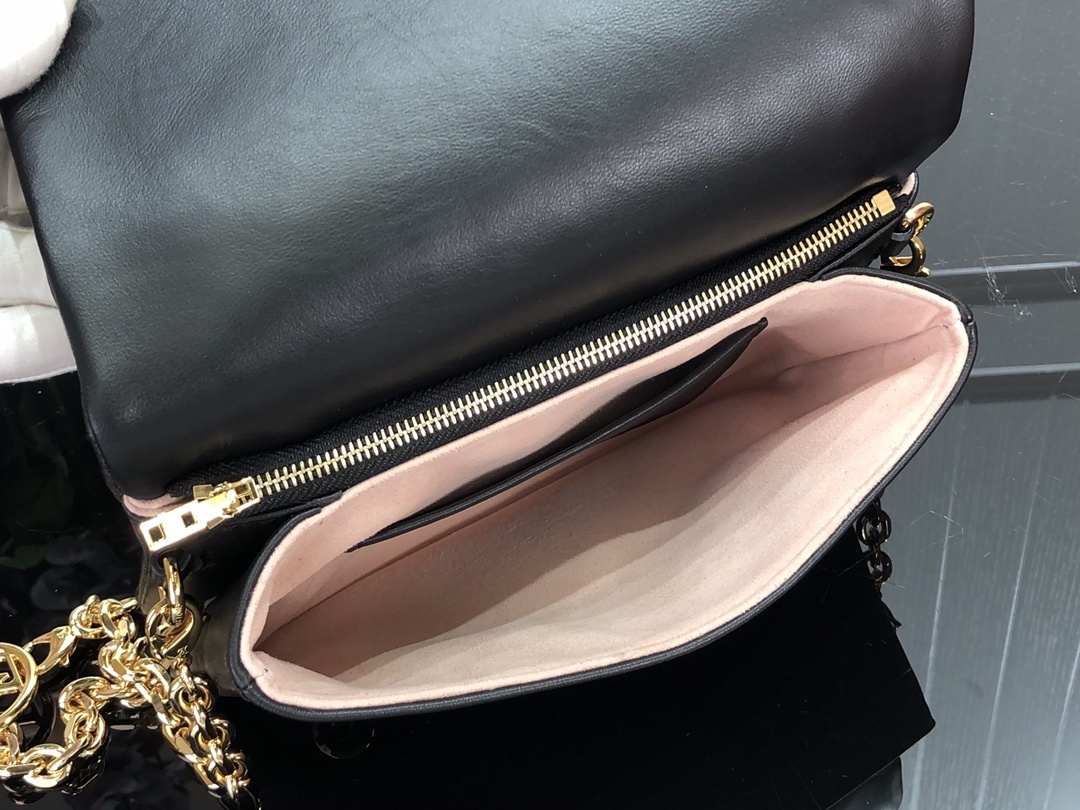 LV POCHETTE COUSSIN M80742 