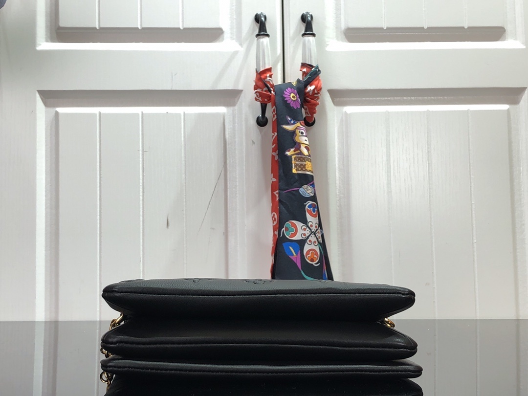 LV POCHETTE COUSSIN M80742 