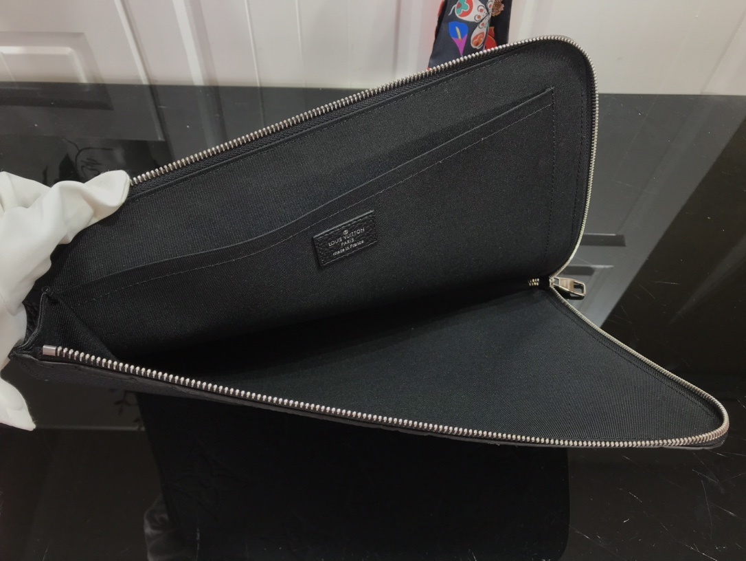 LV POCHETTE JOUR GM M80044H