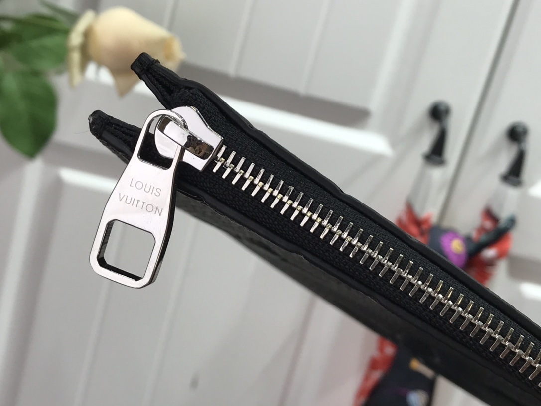 LV POCHETTE JOUR GM M80044H