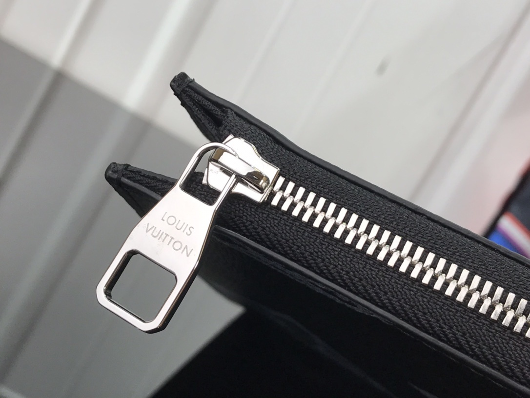 LV POCHETTE JOUR M80044