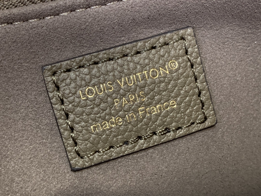 LV Pochette Liv  m25816 