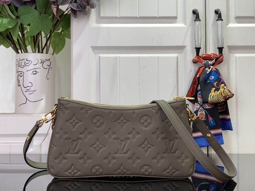 LV Pochette Liv  m25816 