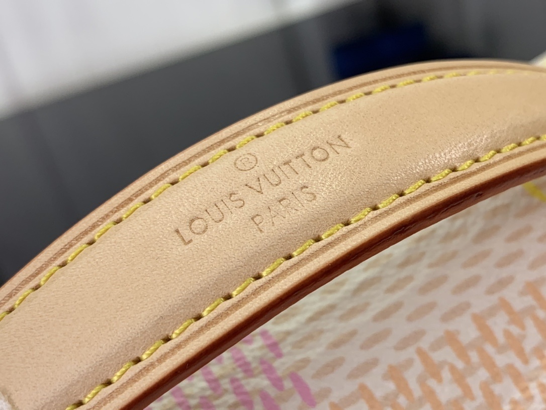 LV POCHETTE M??TIS EAST WEST n40749 