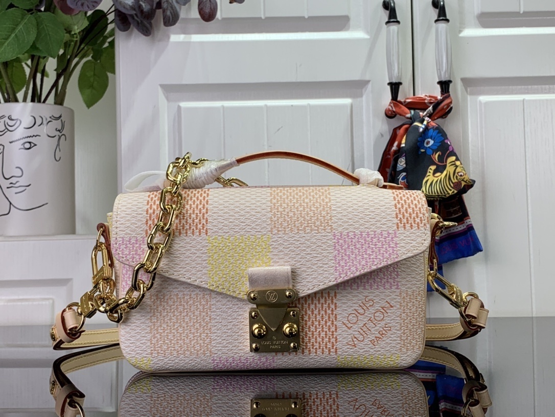 LV POCHETTE M??TIS EAST WEST n40749 