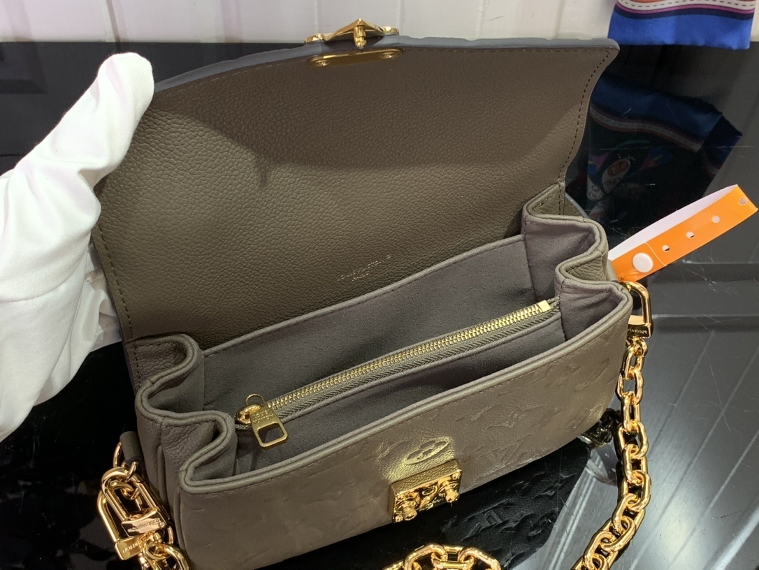 LV Pochette Metis East West m25910