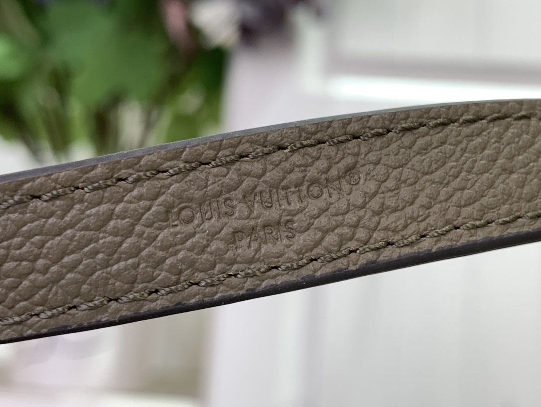 LV Pochette Metis East West m25910