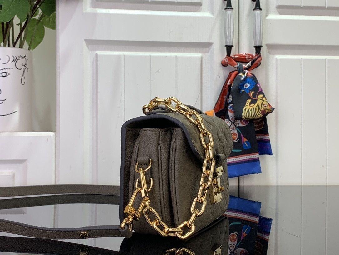 LV Pochette Metis East West m25910