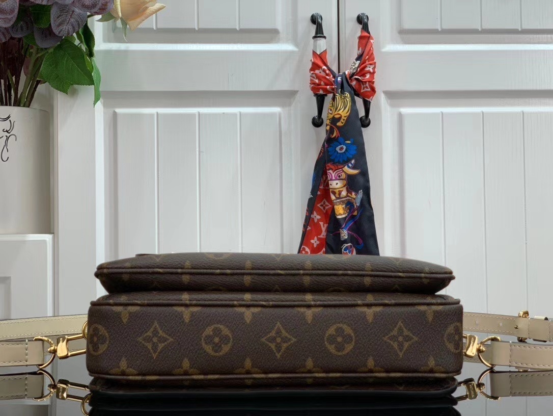 LV POCHETTE METIS M45152