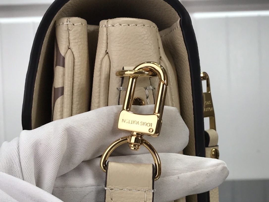 LV POCHETTE METIS M45596