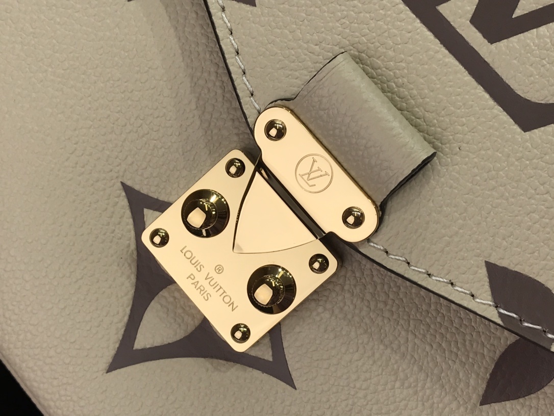 LV POCHETTE METIS M45596
