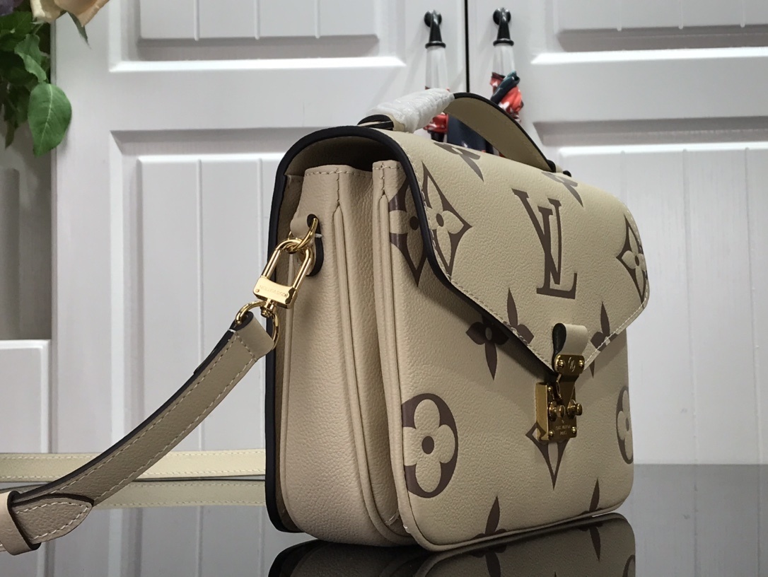 LV POCHETTE METIS M45596