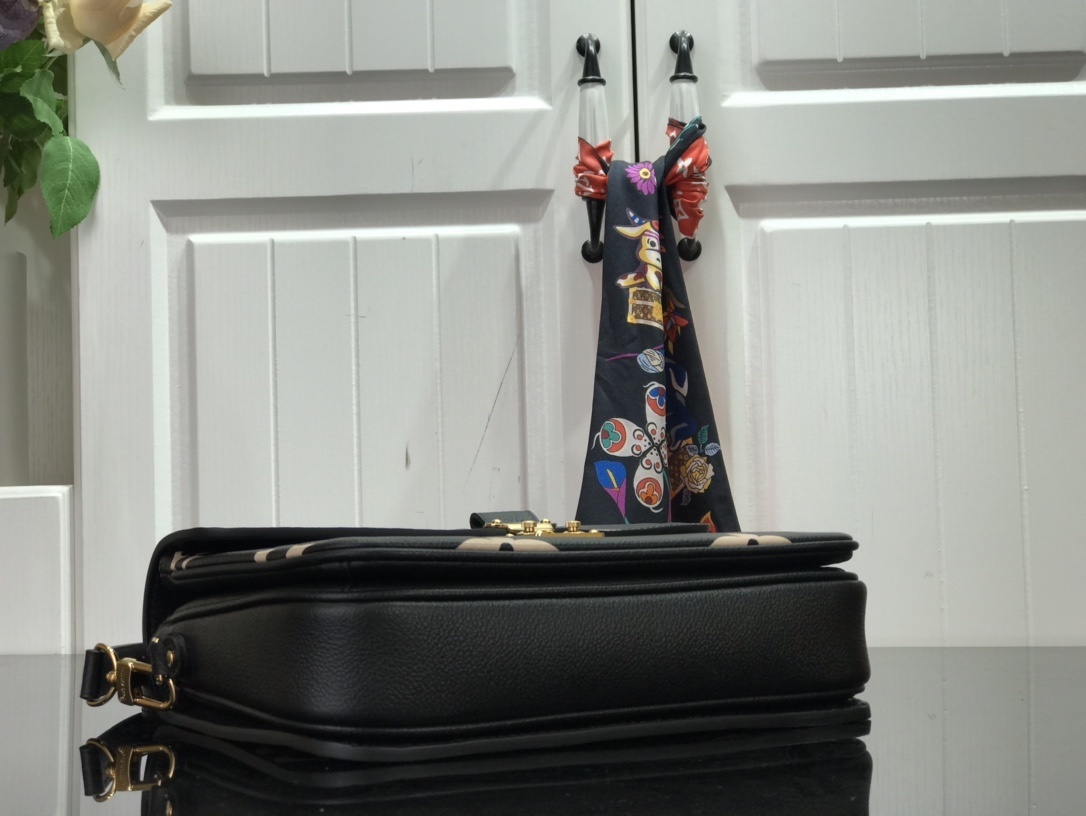 LV POCHETTE METIS M45596