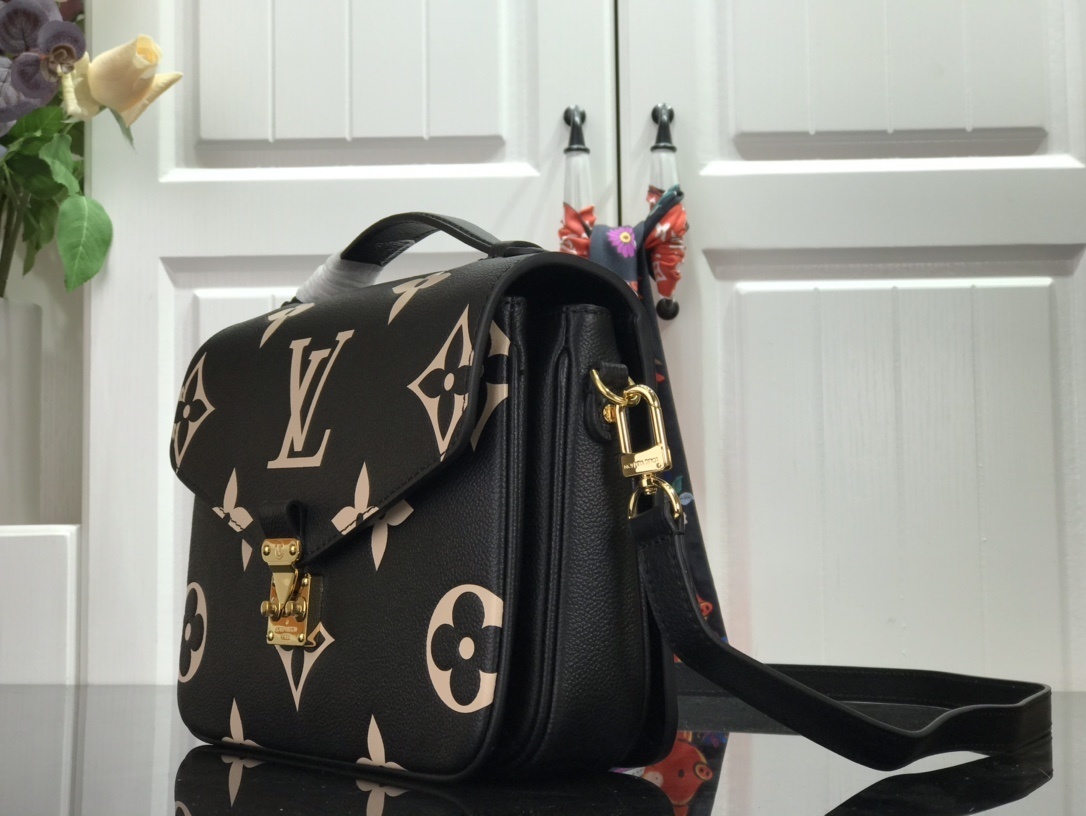 LV POCHETTE METIS M45596