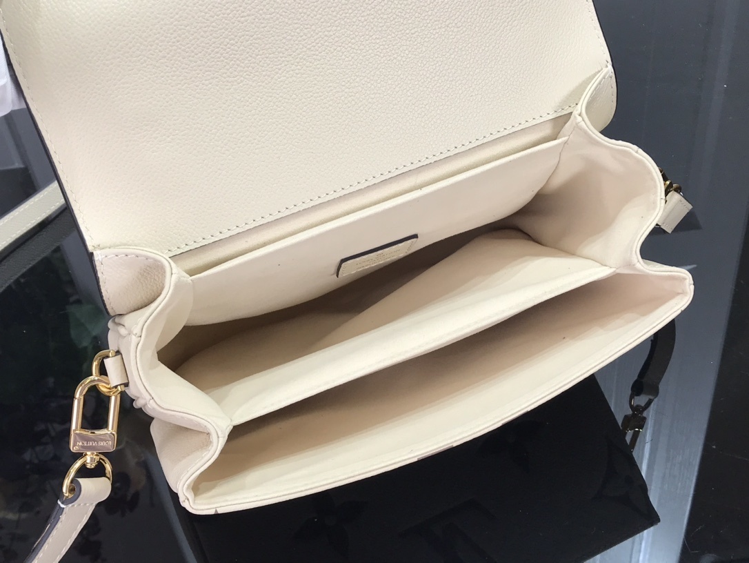 LV POCHETTE METIS M45596