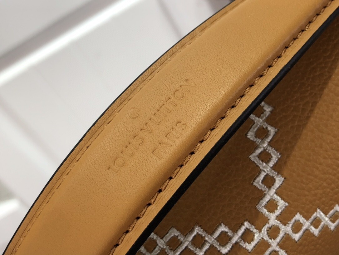 LV POCHETTE METIS M46028 