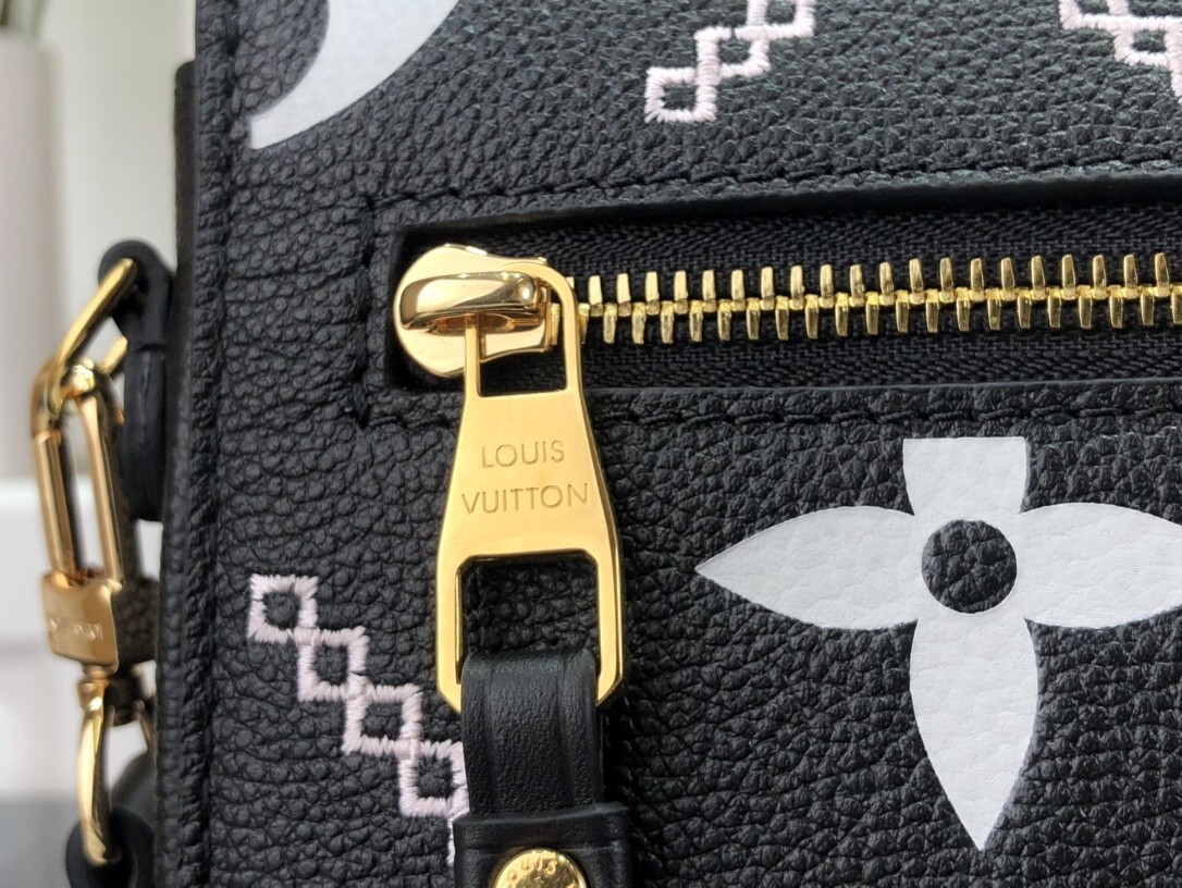 LV POCHETTE METIS M46028 