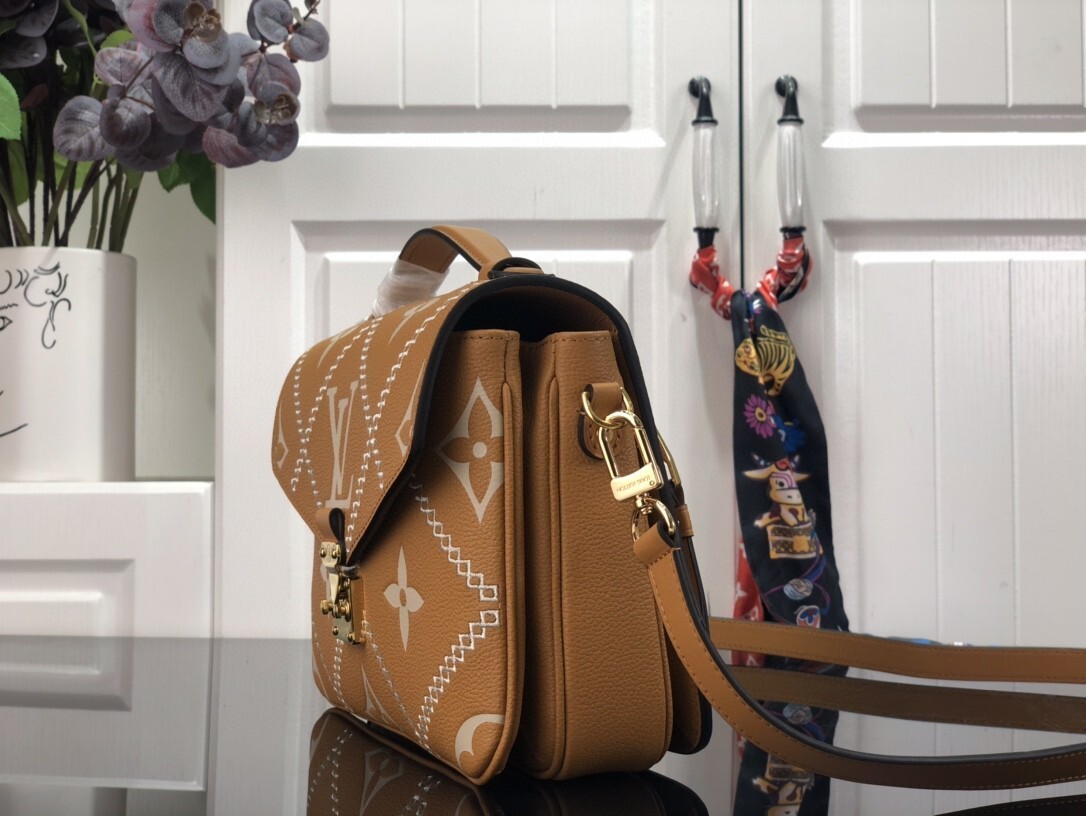 LV POCHETTE METIS M46028 