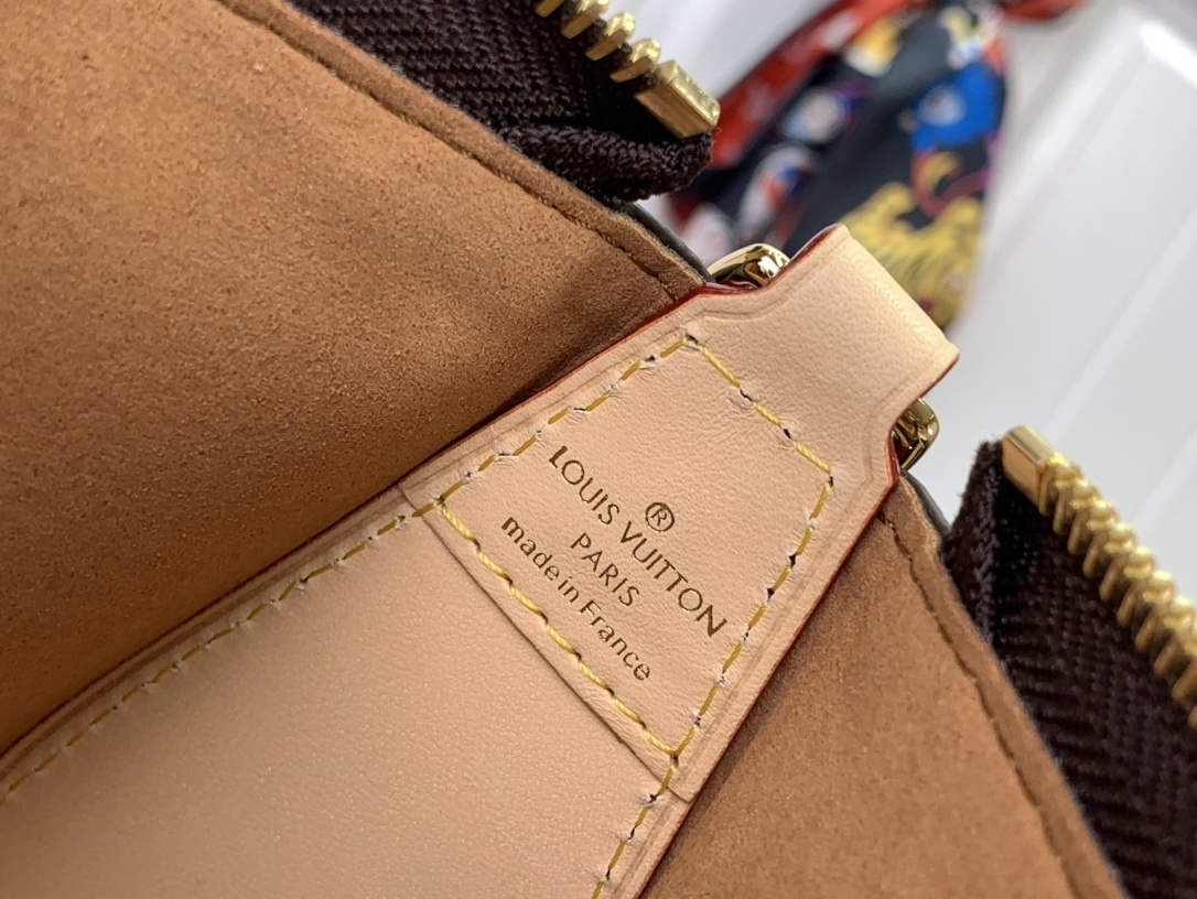 LV POCHETTE TIRETTE M47123